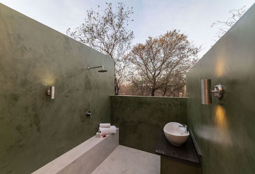 Отель Tomo Safari Lodge