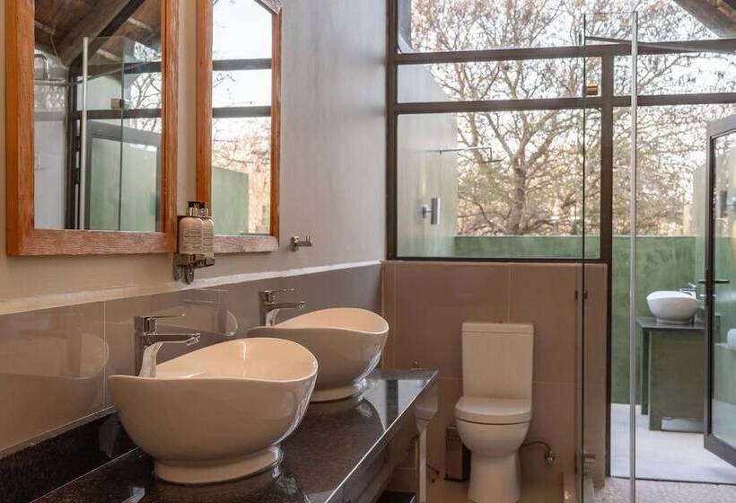 Отель Tomo Safari Lodge