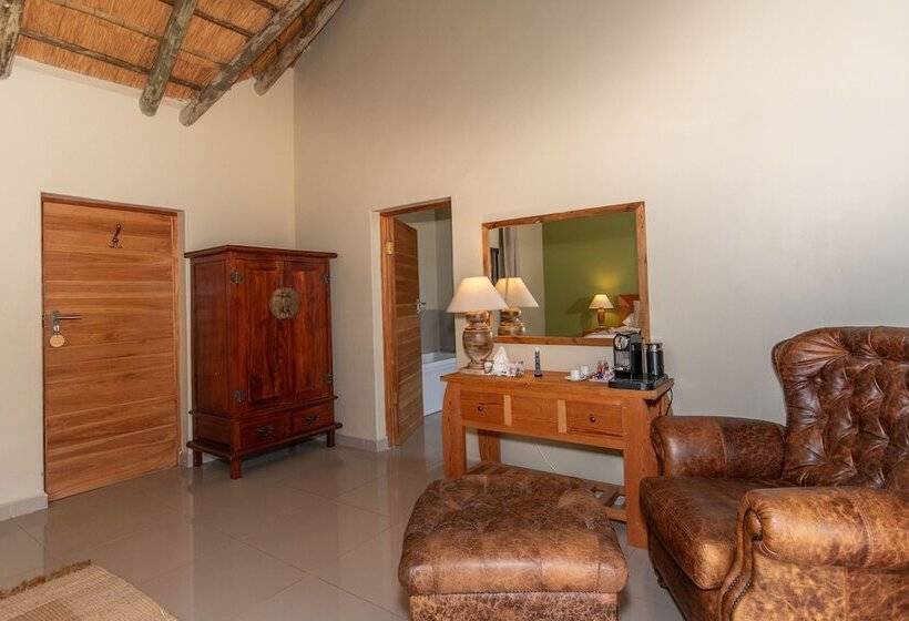 Отель Tomo Safari Lodge