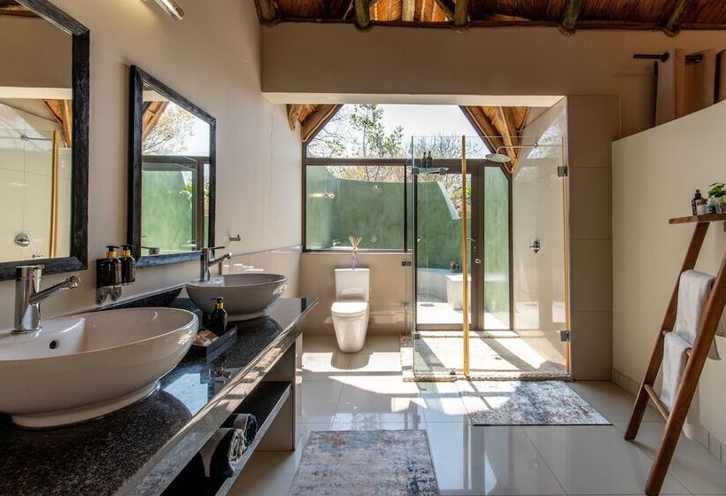 Отель Tomo Safari Lodge