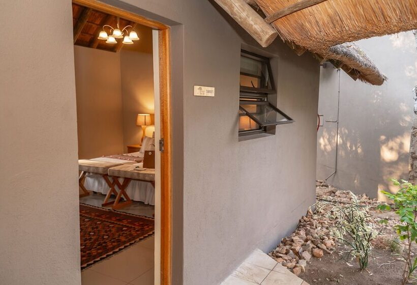 Отель Tomo Safari Lodge