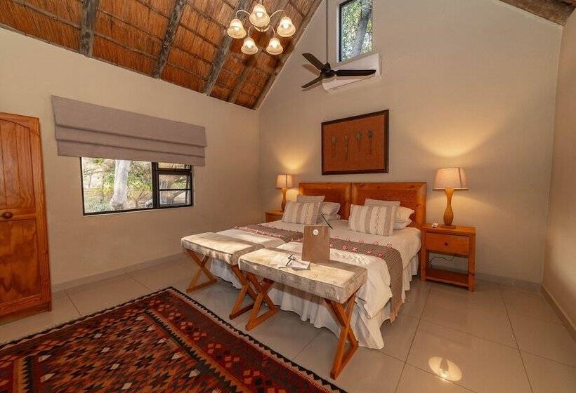 Отель Tomo Safari Lodge