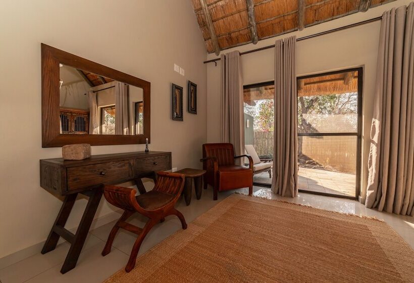 Отель Tomo Safari Lodge