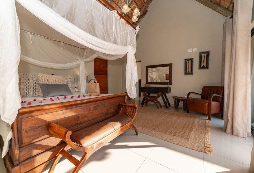 Отель Tomo Safari Lodge