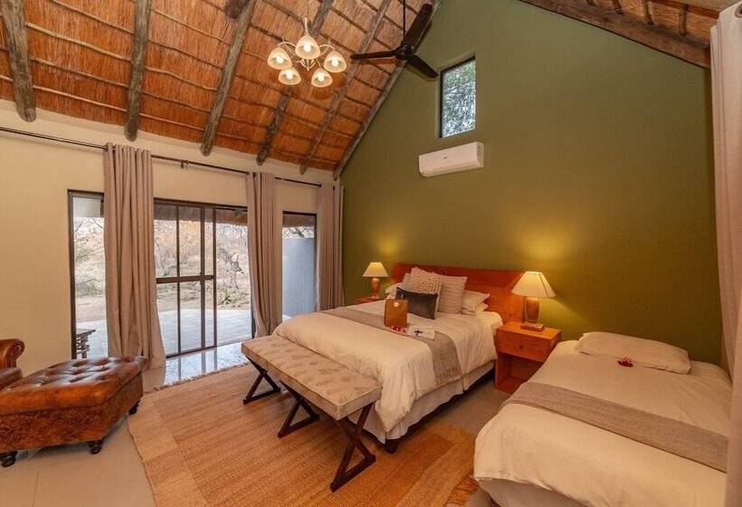 Отель Tomo Safari Lodge