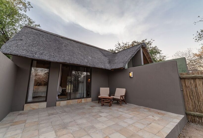 Отель Tomo Safari Lodge