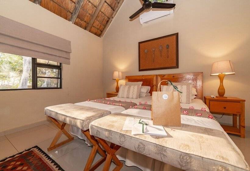 Отель Tomo Safari Lodge