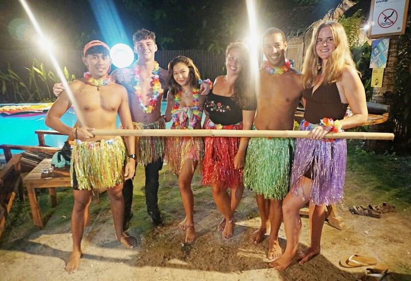 Mad Monkey Hostel Siargao