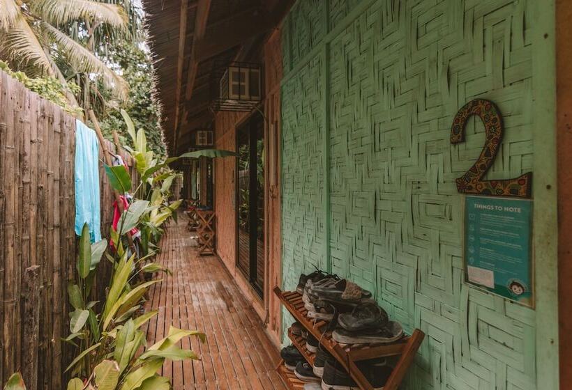 Mad Monkey Hostel Siargao