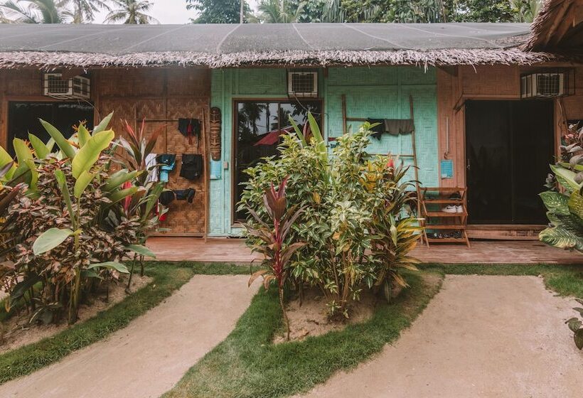 Mad Monkey Hostel Siargao
