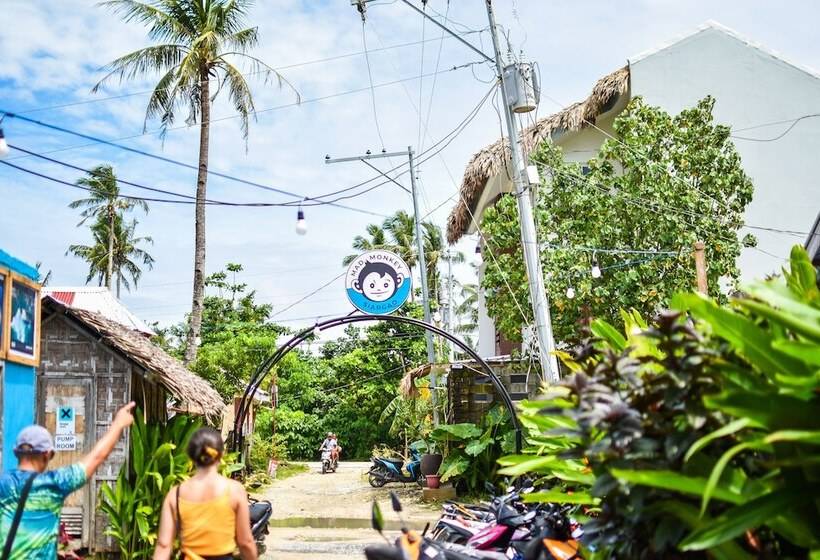 Mad Monkey Hostel Siargao