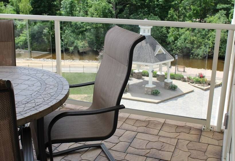 Riverwalk Place Resort & Spa