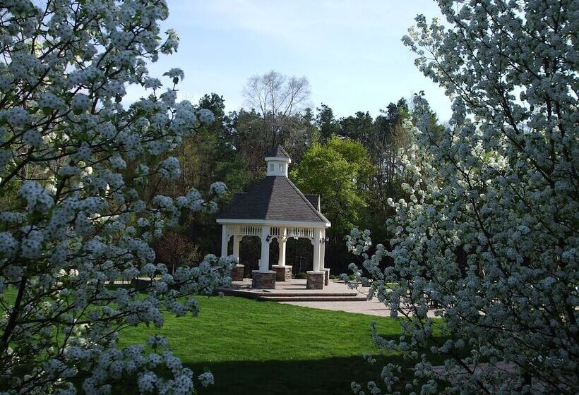 Riverwalk Place Resort & Spa