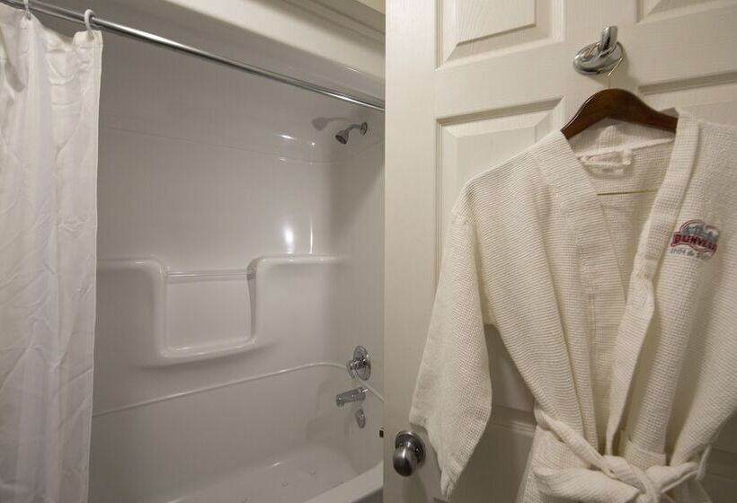 فندق صغير Dunvegan Inn And Suites