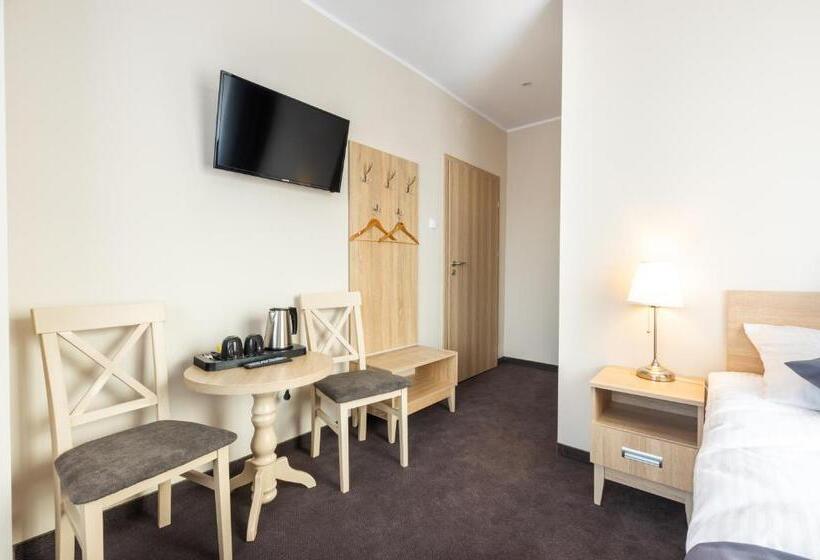 هتل Astoria Fly Modlin Airport