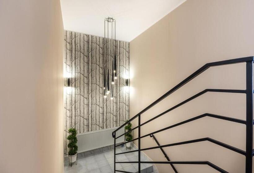 هتل Astoria Fly Modlin Airport