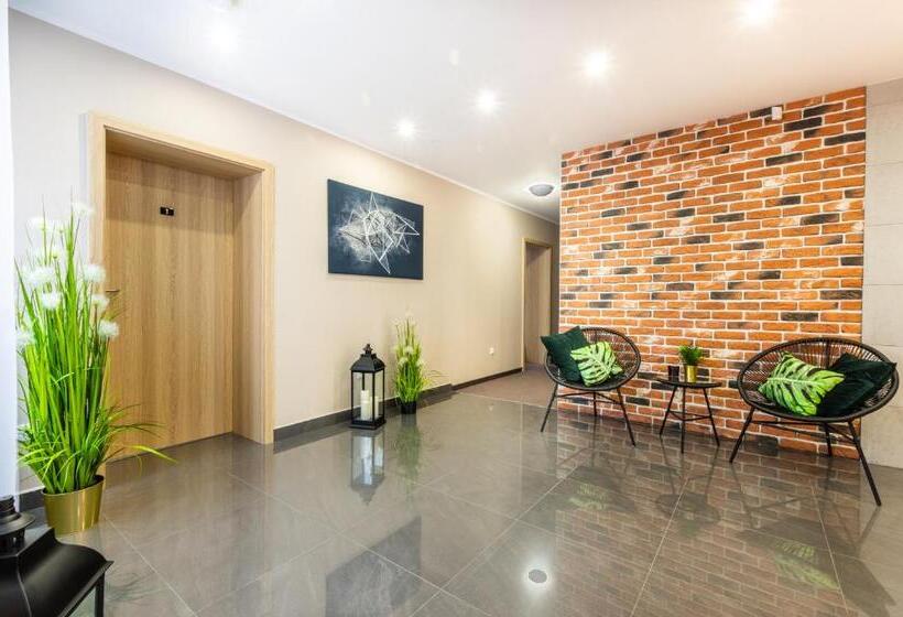 هتل Astoria Fly Modlin Airport