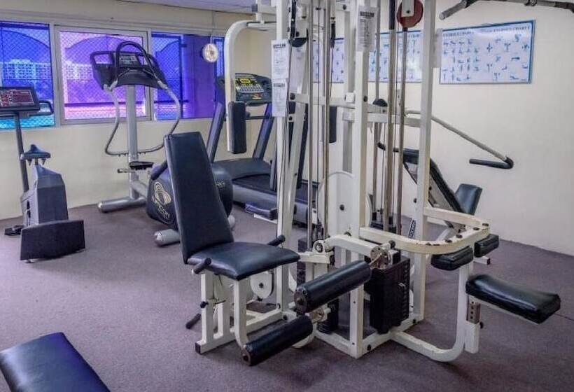 בית מלון כפרי Expat's Nook Beach Resort