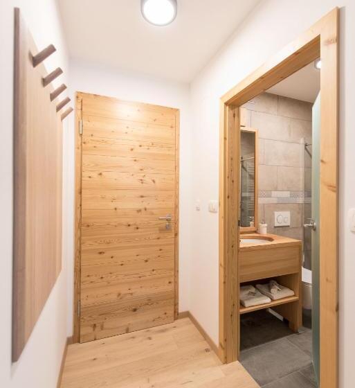 هتل Guesthouse Lajnar