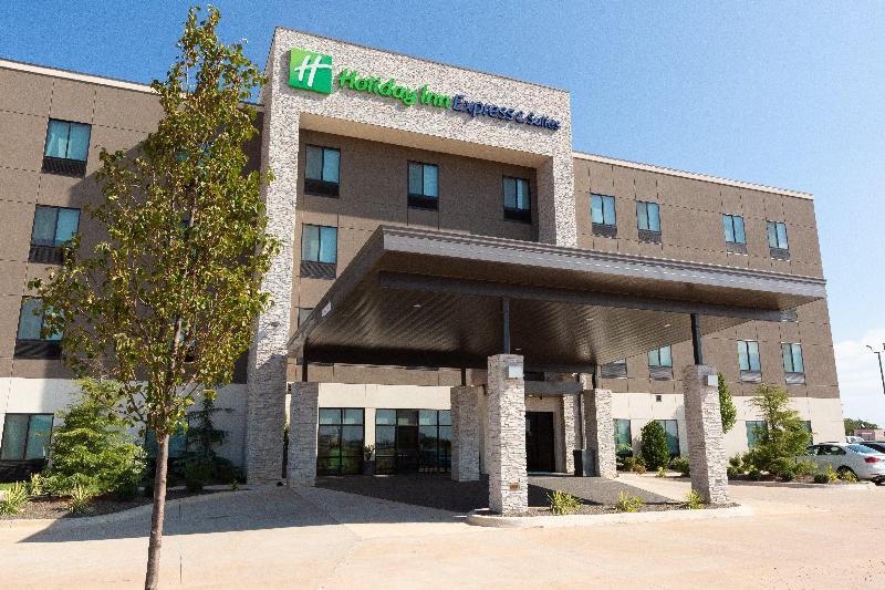 Отель Holiday Inn Express & Suites Kingfisher By Ihg