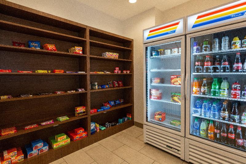 Отель Holiday Inn Express & Suites Kingfisher By Ihg