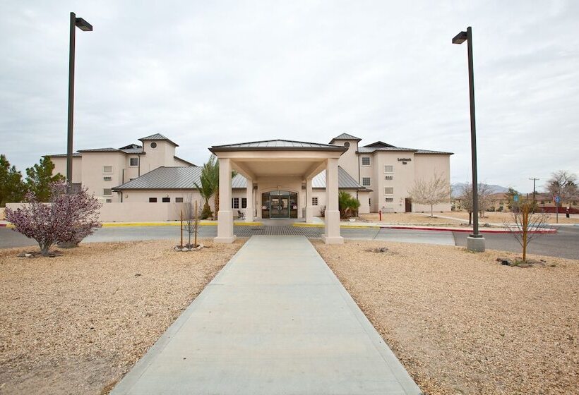호텔 Landmark Inn Fort Irwin