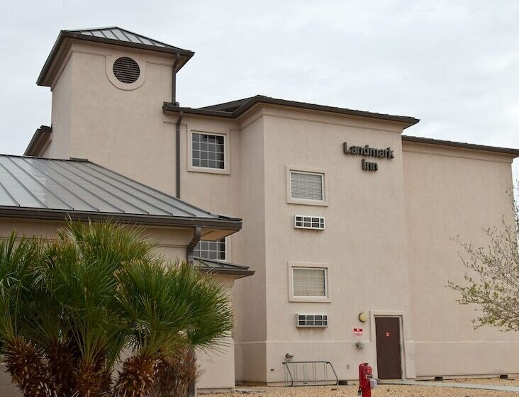 호텔 Landmark Inn Fort Irwin
