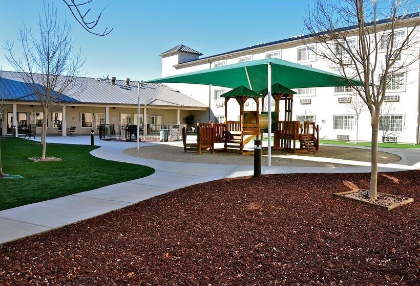 호텔 Landmark Inn Fort Irwin