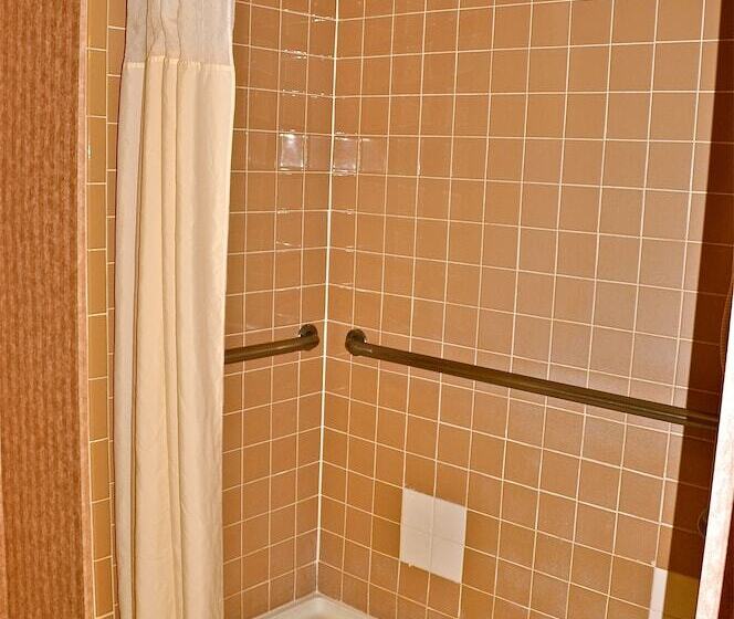 호텔 Landmark Inn Fort Irwin