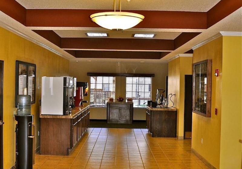 호텔 Landmark Inn Fort Irwin