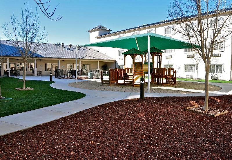 호텔 Landmark Inn Fort Irwin