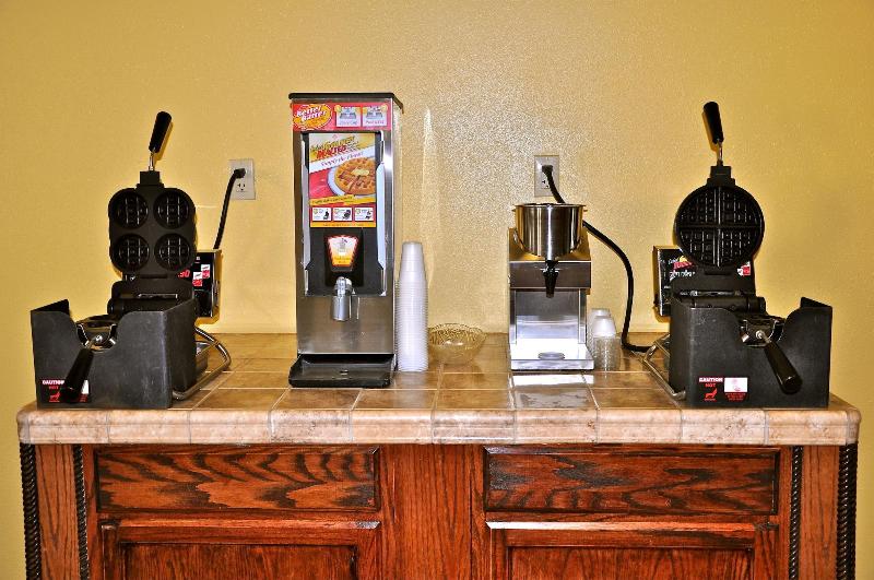 호텔 Landmark Inn Fort Irwin