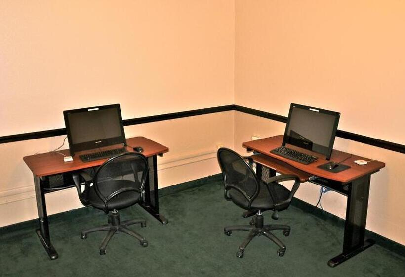 호텔 Landmark Inn Fort Irwin