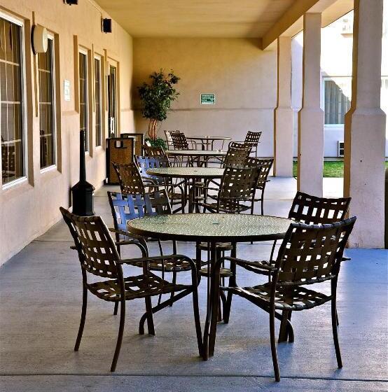 호텔 Landmark Inn Fort Irwin