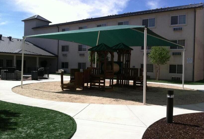 호텔 Landmark Inn Fort Irwin