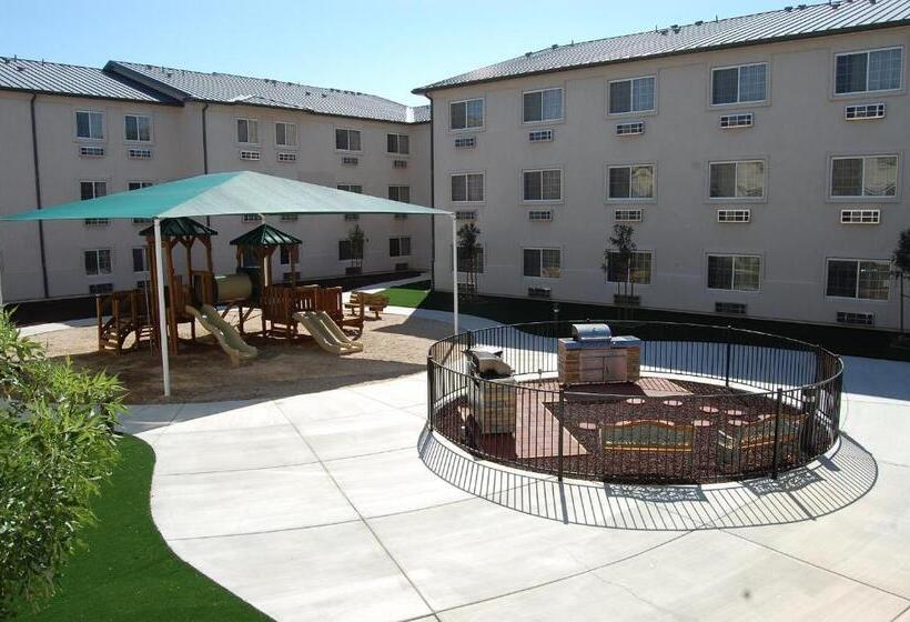 호텔 Landmark Inn Fort Irwin