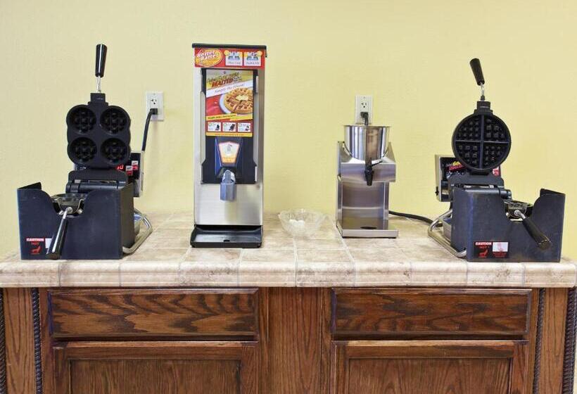 호텔 Landmark Inn Fort Irwin