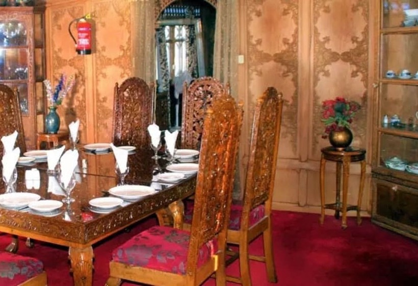 בית מלון כפרי Yadgaar Houseboats