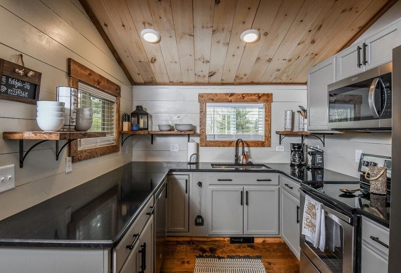 Kare Bear Cabin