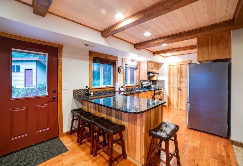 Mt. Baker Lodging Cabin 50  Hot Tub, Wifi, Sleeps 8! By Mbl