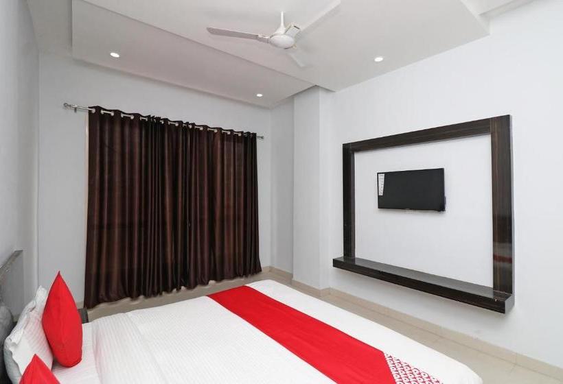 Vaccinated Staff - Capital O 36090 Hotel Sathyarth