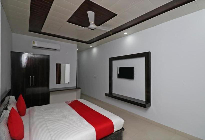 Vaccinated Staff - Capital O 36090 Hotel Sathyarth