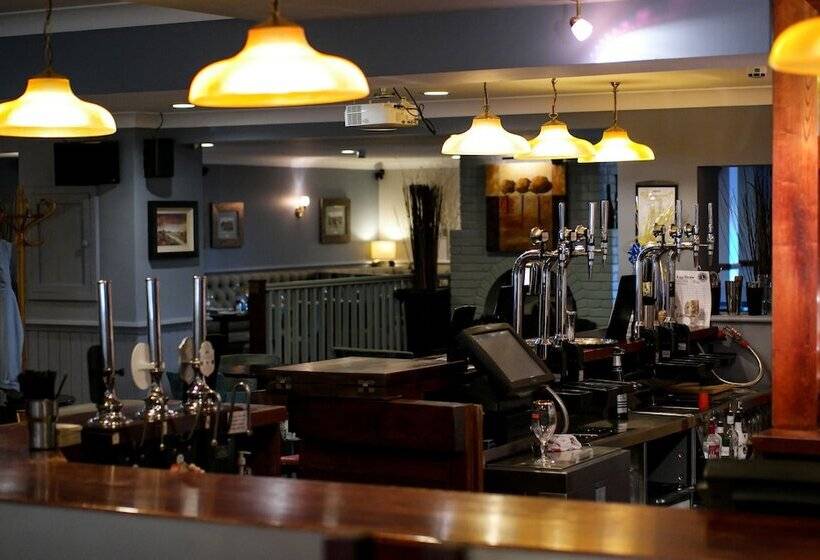 Отель Crown Lodge