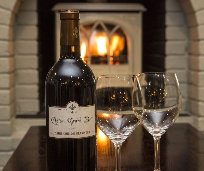 Отель Crown Lodge