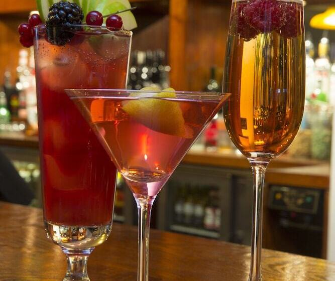 Отель Crown Lodge