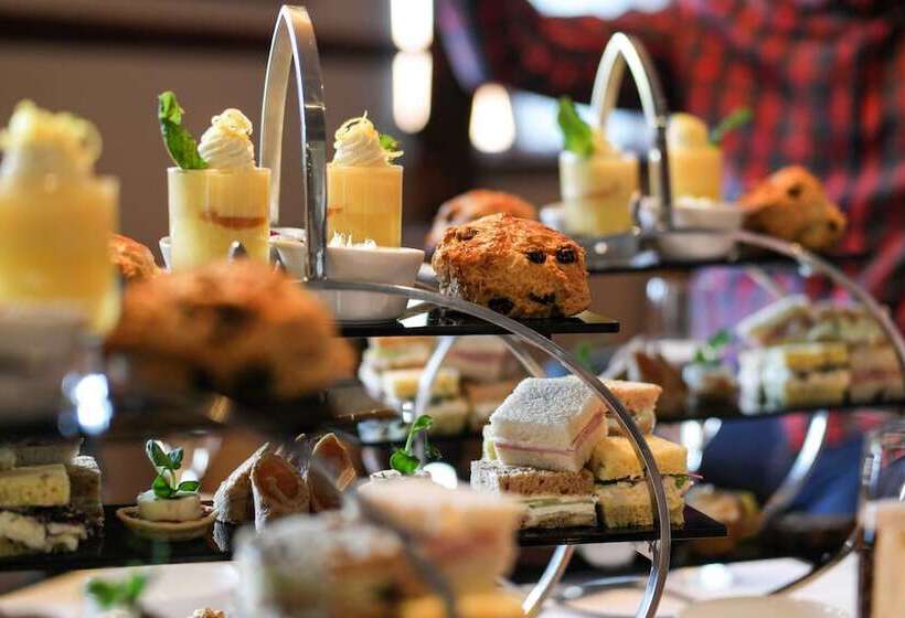 Отель Crown Lodge