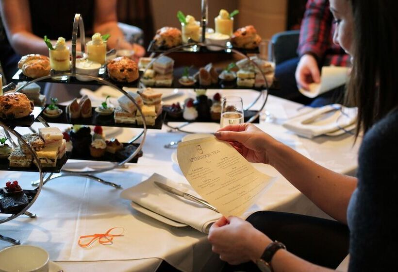 Отель Crown Lodge