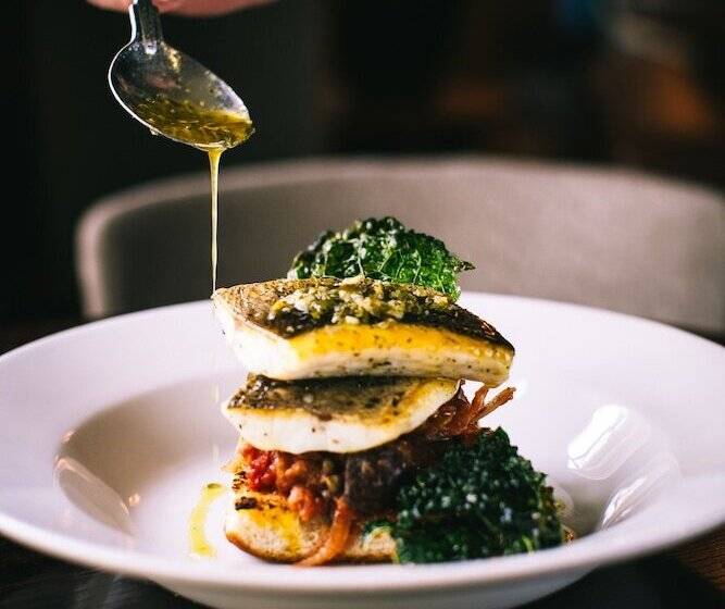 Отель Crown Lodge