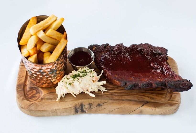 Отель Crown Lodge