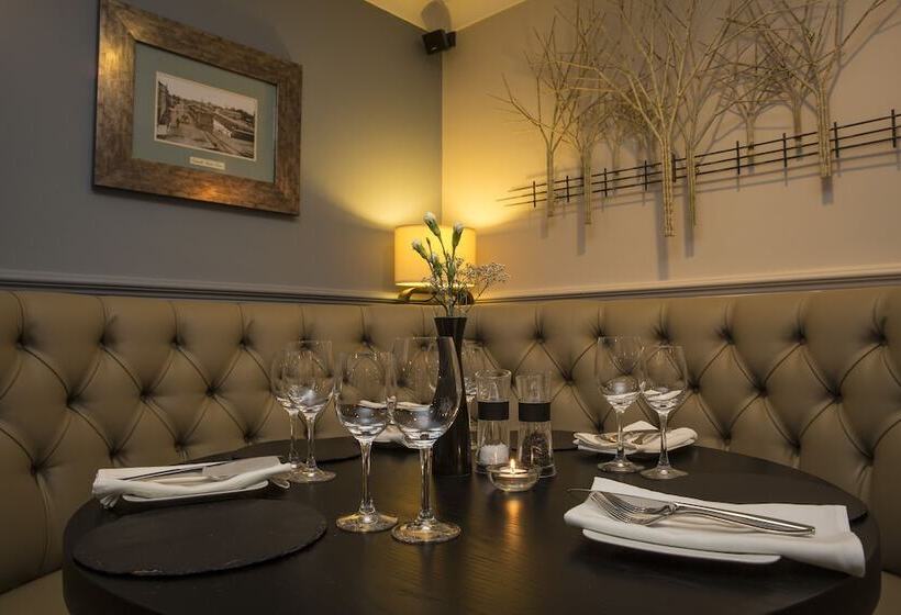 Отель Crown Lodge